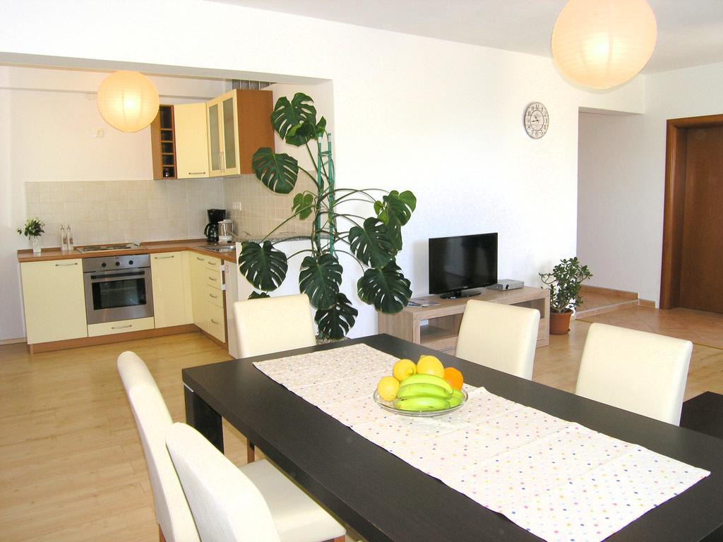 Apartments Dagmar Krk Town Exterior foto